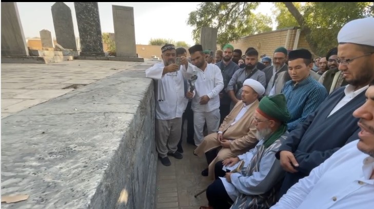 Deze afbeelding heeft een leeg alt-atribuut; de bestandsnaam is khwaja-ahrar.jpg