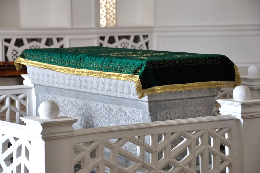 Deze afbeelding heeft een leeg alt-atribuut; de bestandsnaam is moturidi-mausoleum5.jpg