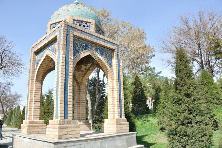 Deze afbeelding heeft een leeg alt-atribuut; de bestandsnaam is moturidi-mausoleum6.jpg